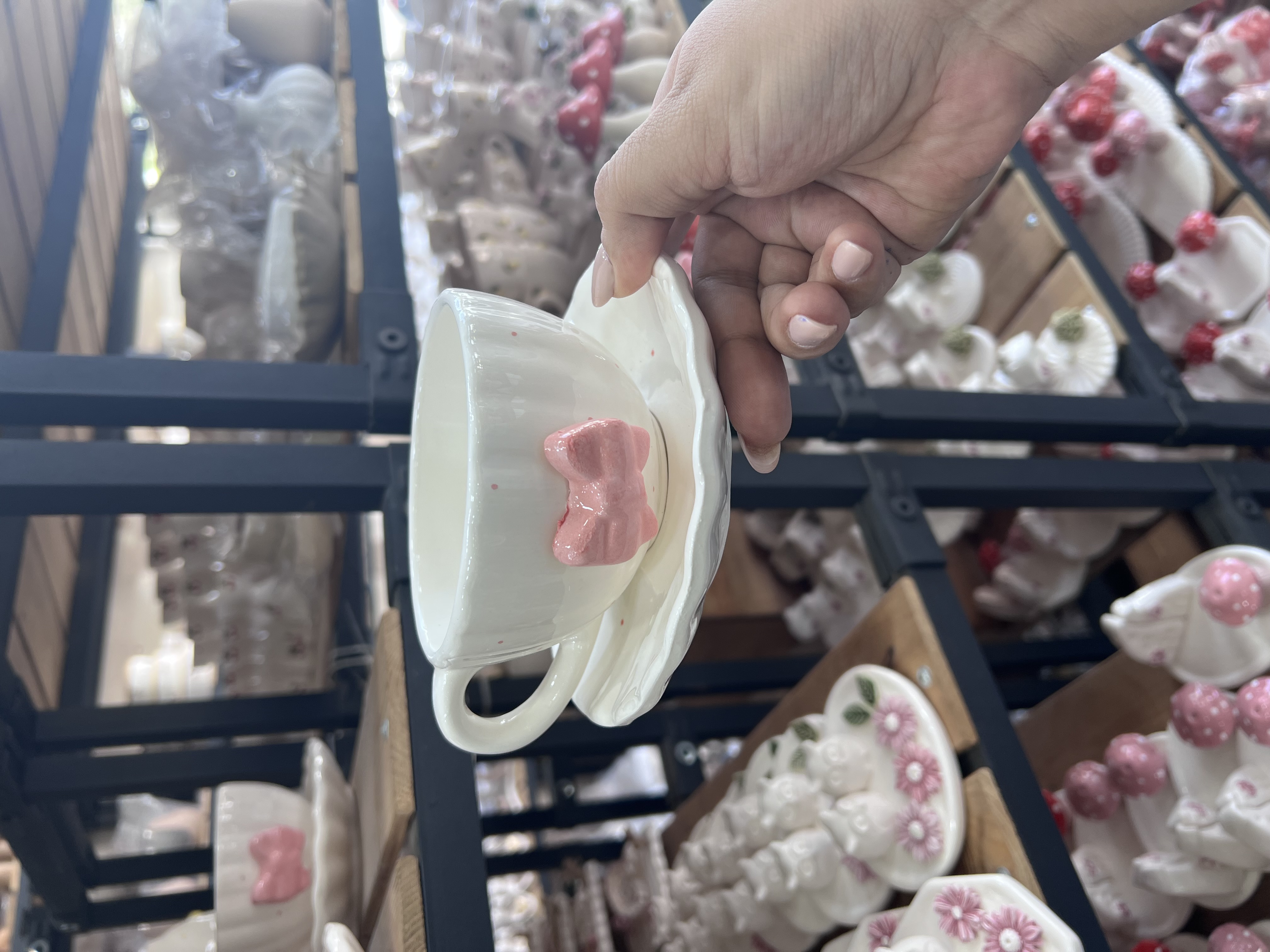 فنجان و نعلبکی پا‌پیون